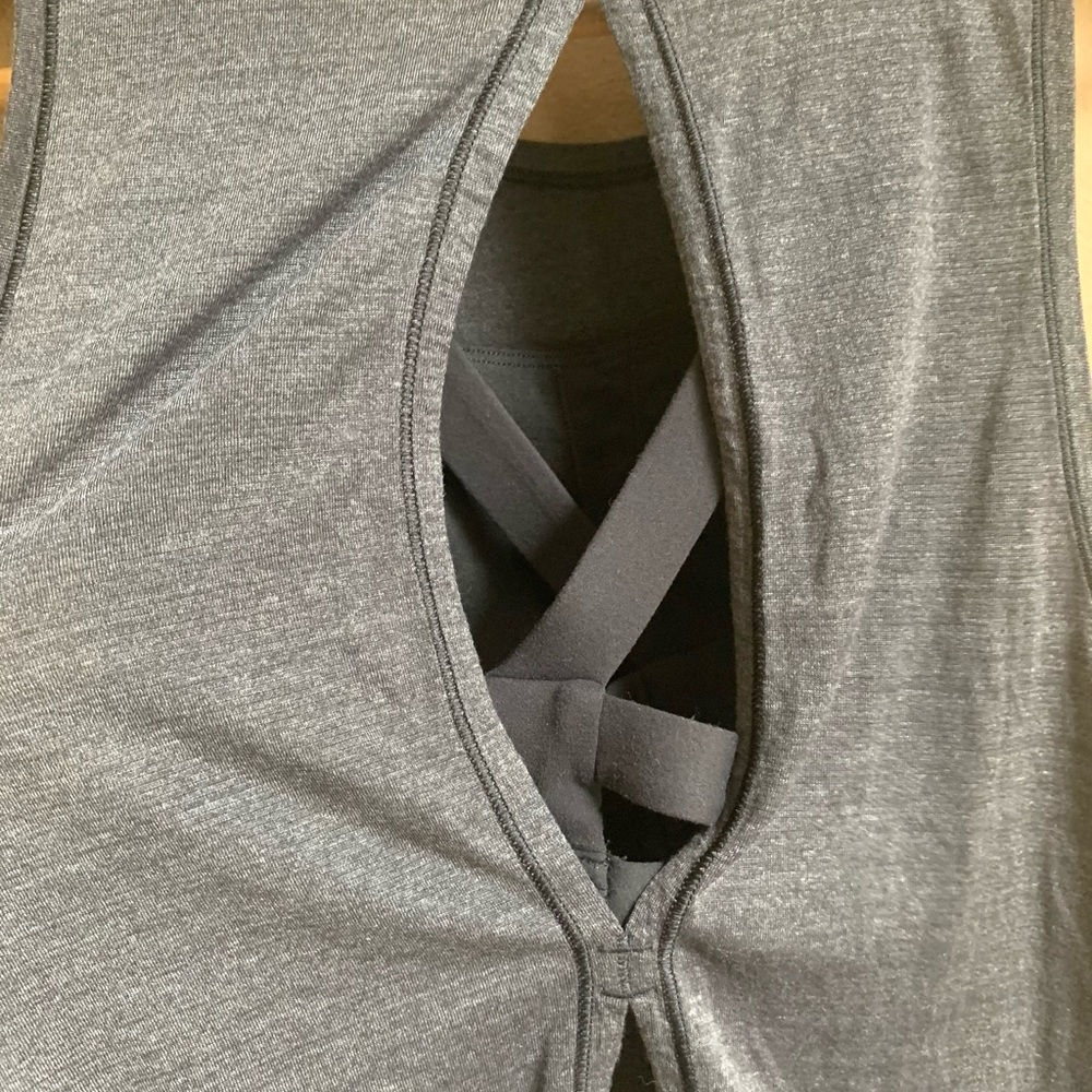 EUC✨Lululemon Built In Bra Top - Picture 7 of 12